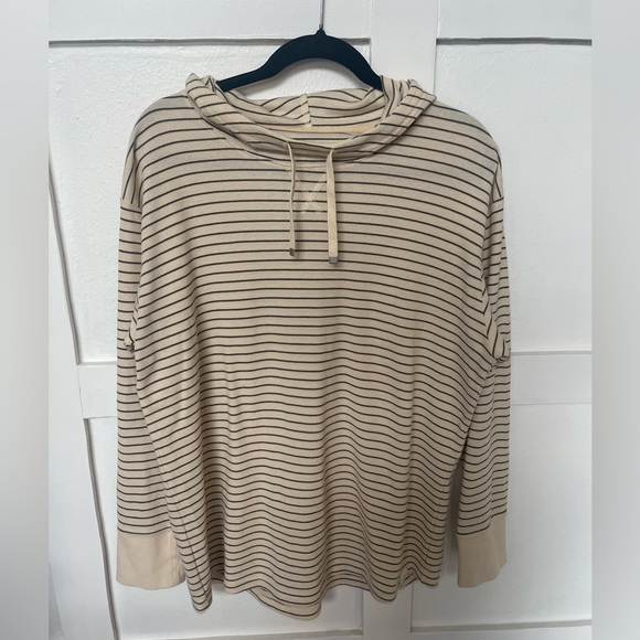 L.L. Bean Women’s Large Pullover Top - Picture 4 of 8